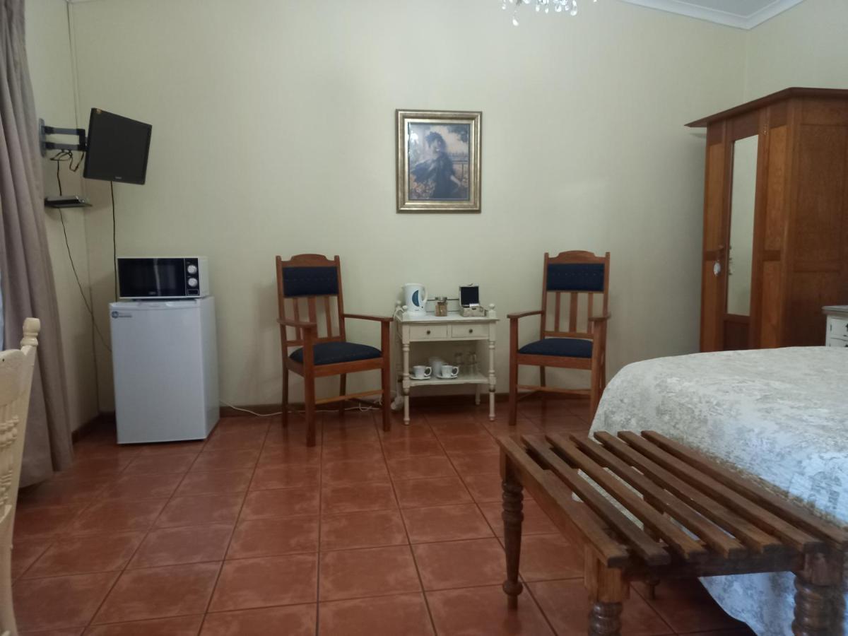 Avondrust Guest House Graaff Reinet Exterior photo